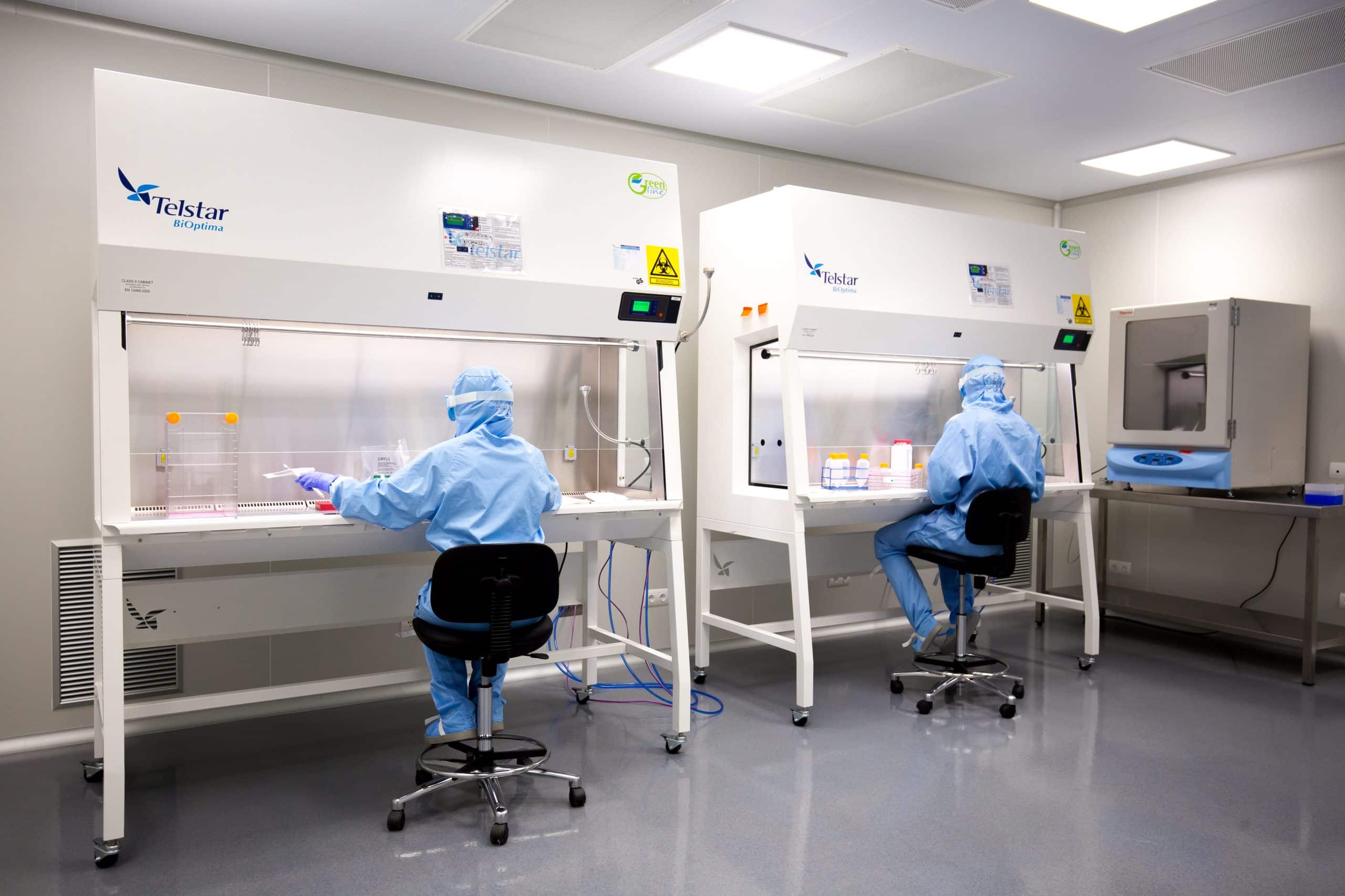 Regenerating the patellar tendon without surgery: clinical evidence with Cultured Mesenchymal Cells 1 Qualified personnel handling Cultured Mesenchymal Stem Cells (CMC) in a GMP-compliant cleanroom